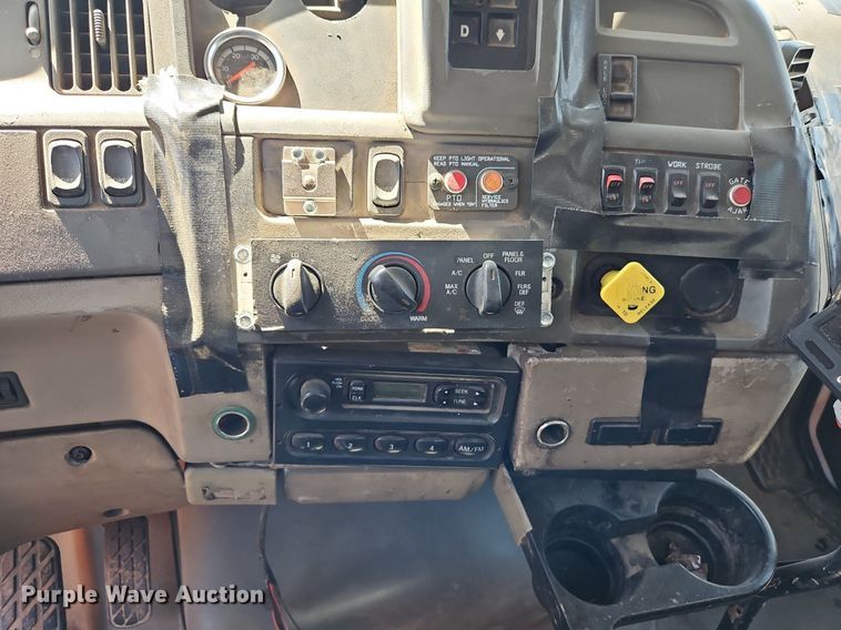 image for item EI3750 2007 Sterling L7500 refuse truck