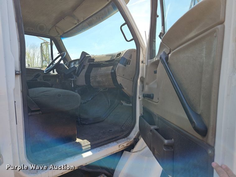 image for item EI3750 2007 Sterling L7500 refuse truck