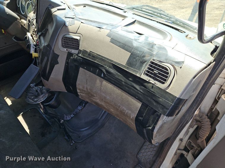 image for item EI3750 2007 Sterling L7500 refuse truck