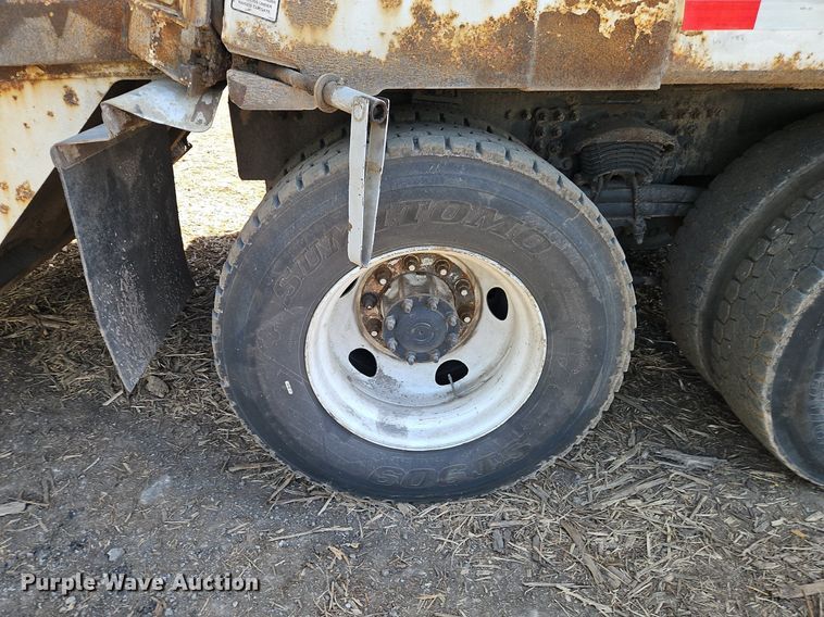 image for item EI3750 2007 Sterling L7500 refuse truck