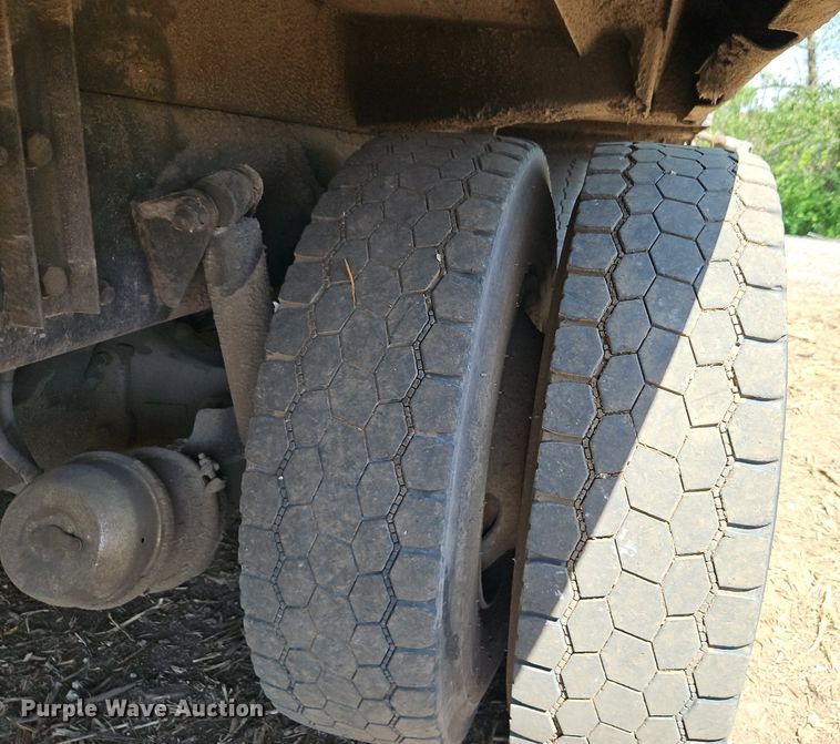 image for item EI3750 2007 Sterling L7500 refuse truck