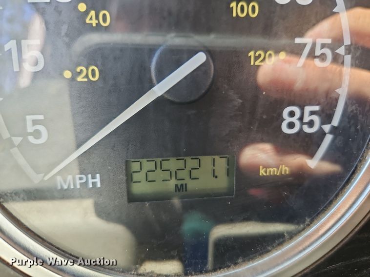 image for item EI3750 2007 Sterling L7500 refuse truck