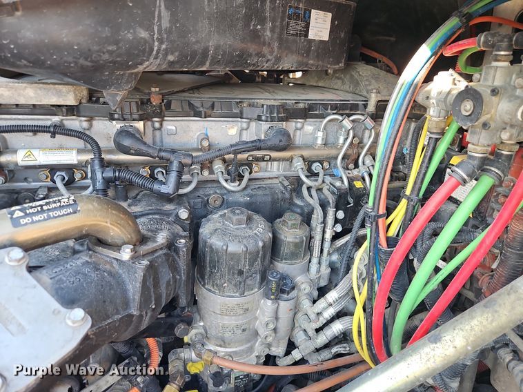 image for item EI3761 2011 Freightliner Cascadia  semi truck