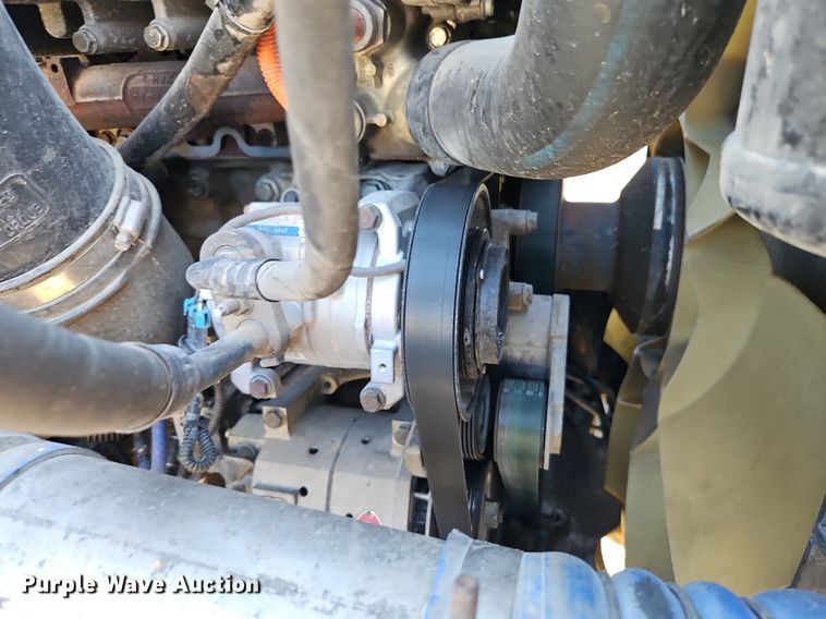 image for item EI3761 2011 Freightliner Cascadia  semi truck