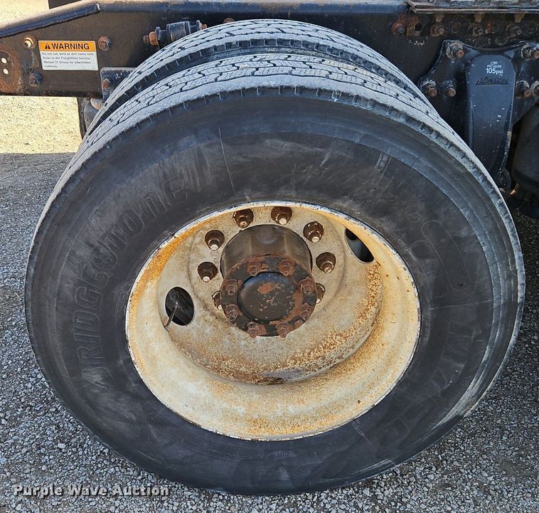 image for item EI3761 2011 Freightliner Cascadia  semi truck