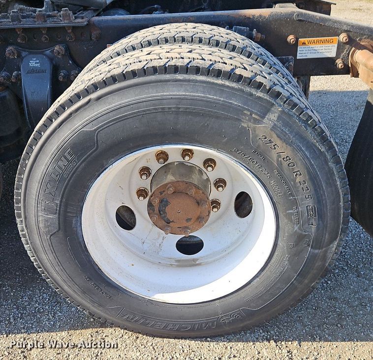 image for item EI3761 2011 Freightliner Cascadia  semi truck