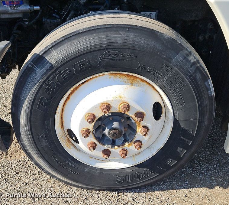 image for item EI3761 2011 Freightliner Cascadia  semi truck