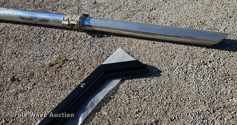 image for item EI3761 2011 Freightliner Cascadia  semi truck