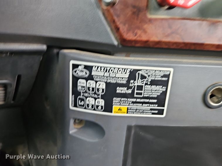 image for item EI3762 2010 Mack CHU613 semi truck