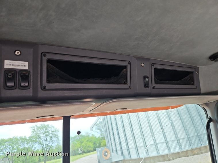 image for item EI3762 2010 Mack CHU613 semi truck