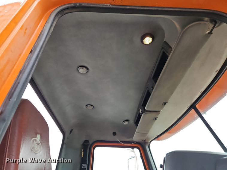 image for item EI3762 2010 Mack CHU613 semi truck