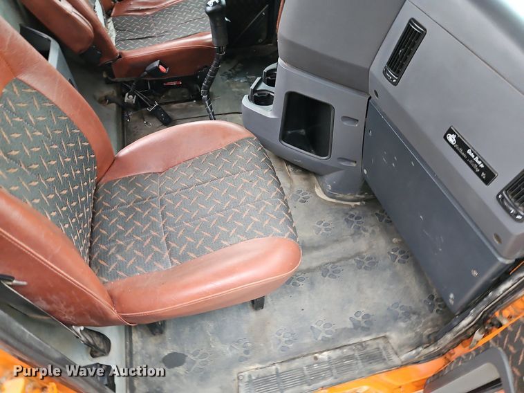 image for item EI3762 2010 Mack CHU613 semi truck