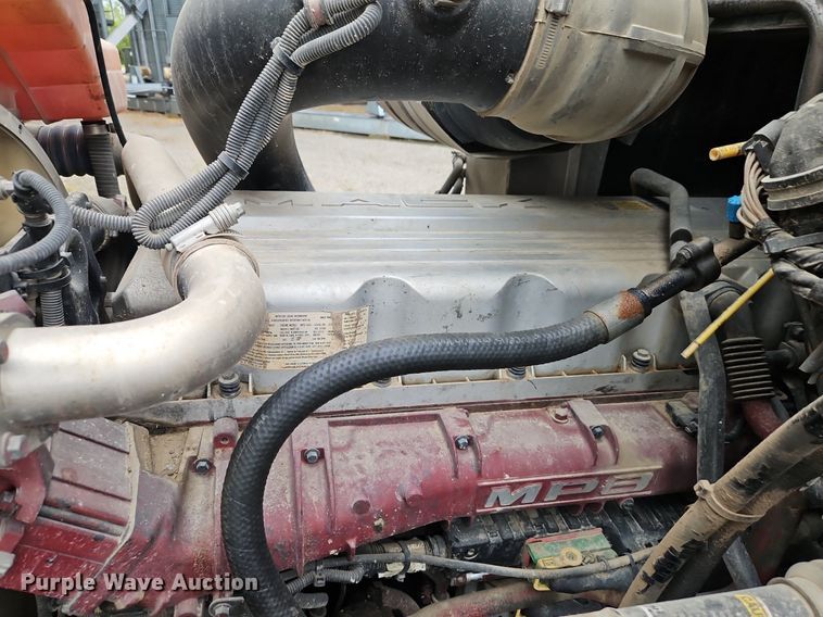 image for item EI3762 2010 Mack CHU613 semi truck