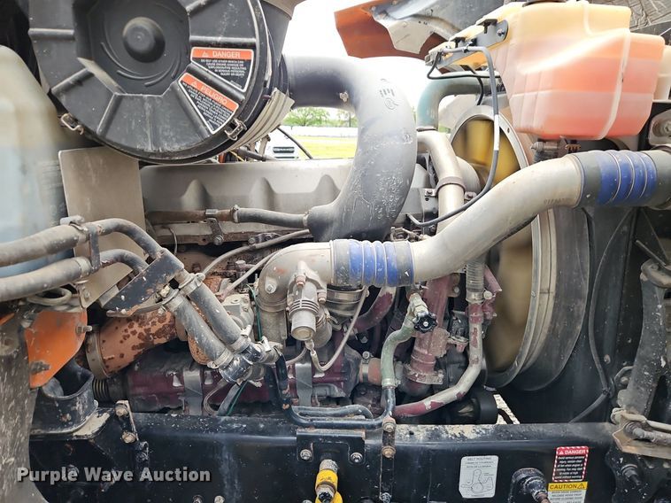 image for item EI3762 2010 Mack CHU613 semi truck