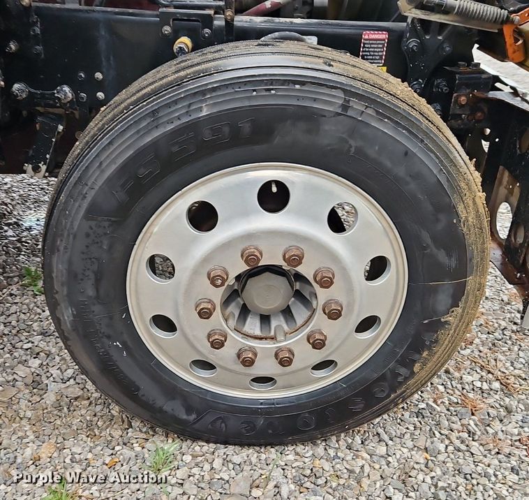 image for item EI3762 2010 Mack CHU613 semi truck