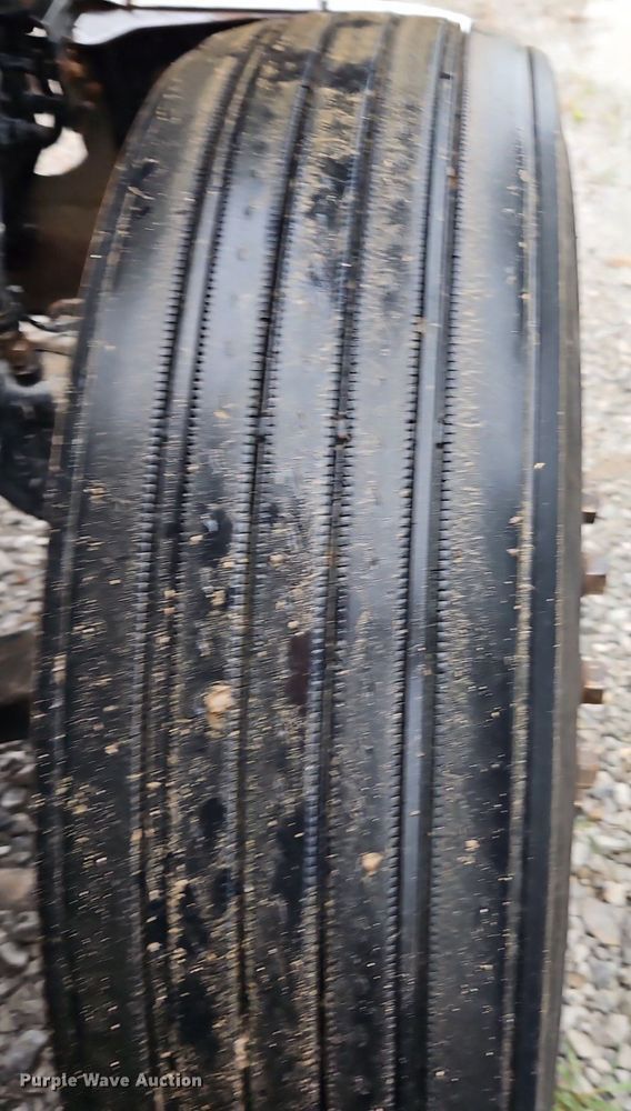 image for item EI3762 2010 Mack CHU613 semi truck