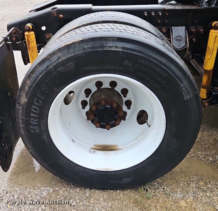 image for item EI3762 2010 Mack CHU613 semi truck