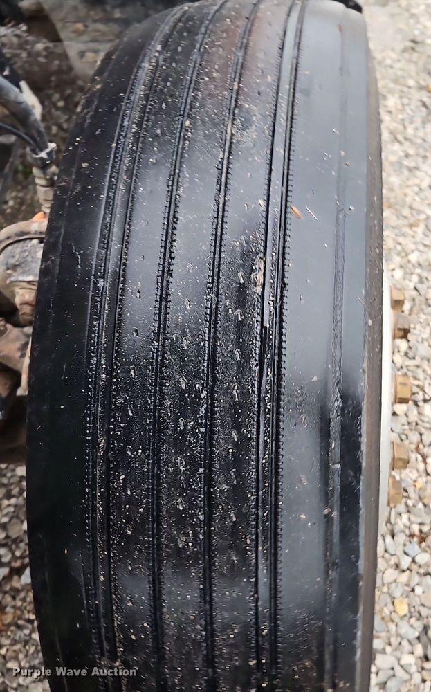 image for item EI3762 2010 Mack CHU613 semi truck