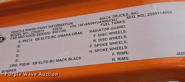 image for item EI3762 2010 Mack CHU613 semi truck