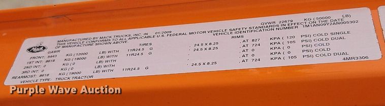 image for item EI3762 2010 Mack CHU613 semi truck