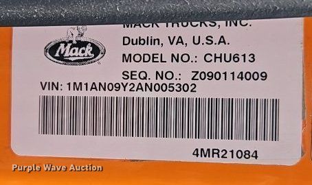 image for item EI3762 2010 Mack CHU613 semi truck