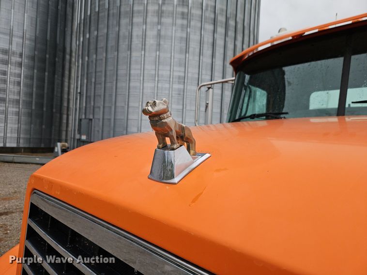 image for item EI3764 2010 Mack CHU613 semi truck