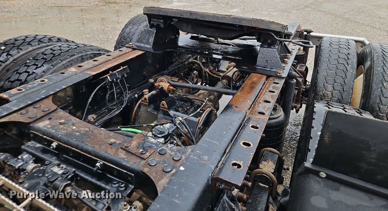 image for item EI3764 2010 Mack CHU613 semi truck