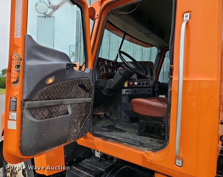 image for item EI3764 2010 Mack CHU613 semi truck