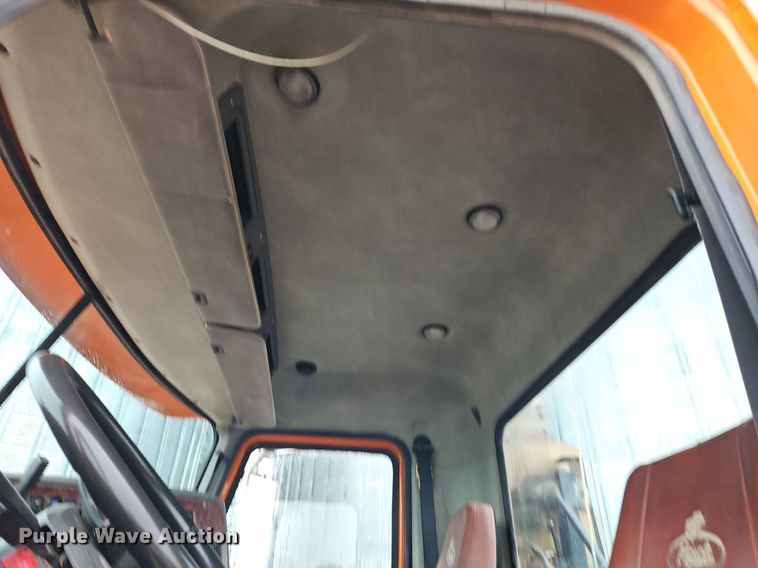 image for item EI3764 2010 Mack CHU613 semi truck