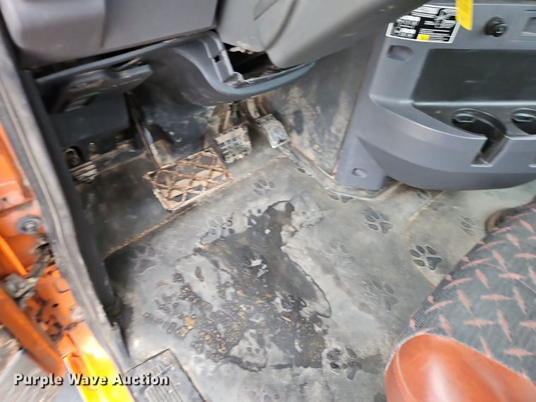 image for item EI3764 2010 Mack CHU613 semi truck