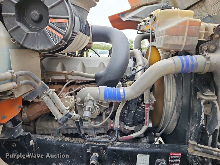 image for item EI3764 2010 Mack CHU613 semi truck