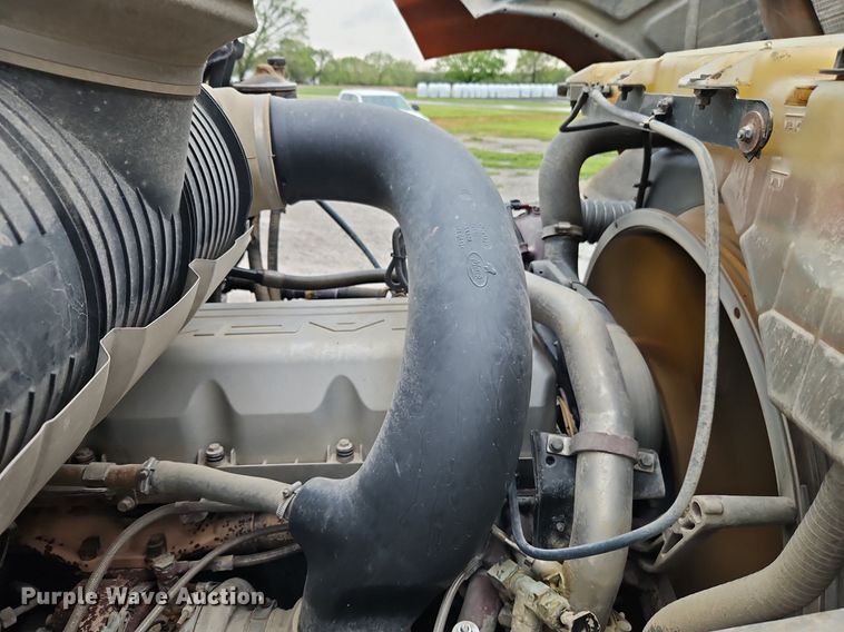 image for item EI3764 2010 Mack CHU613 semi truck