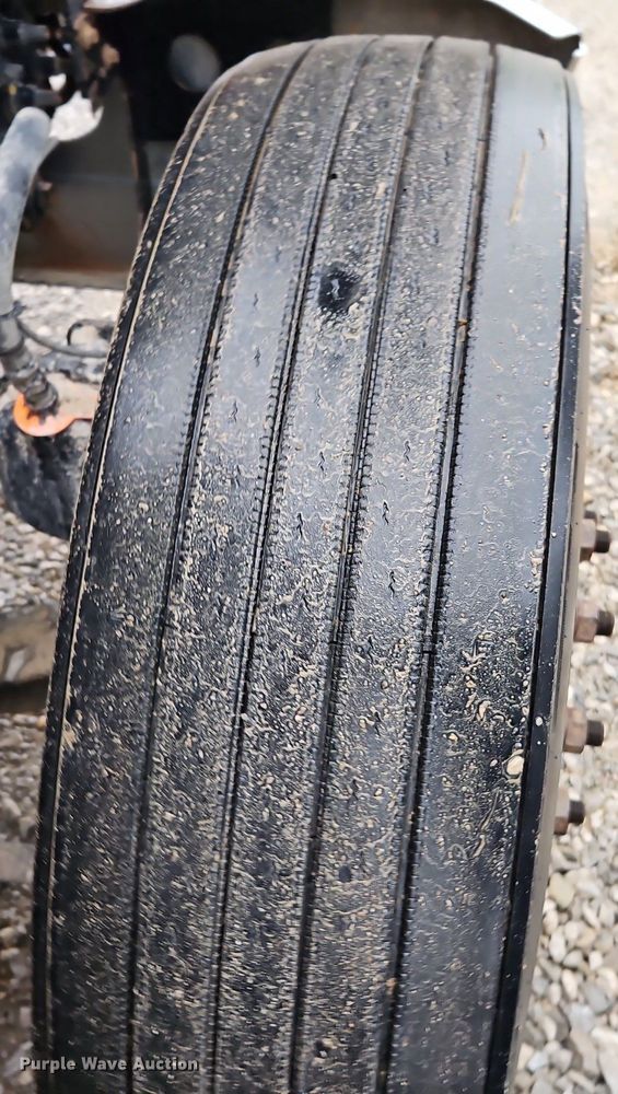 image for item EI3764 2010 Mack CHU613 semi truck