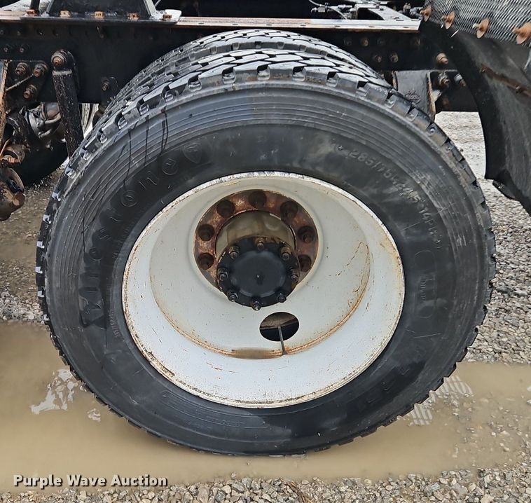 image for item EI3764 2010 Mack CHU613 semi truck