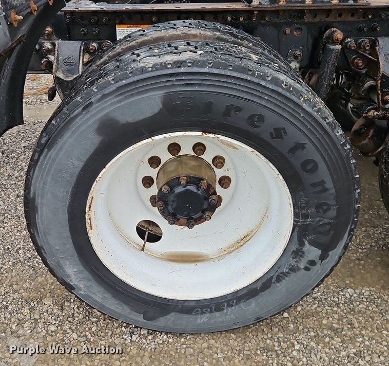 image for item EI3764 2010 Mack CHU613 semi truck