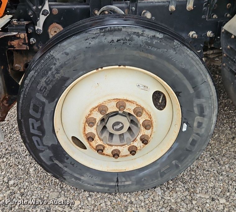 image for item EI3764 2010 Mack CHU613 semi truck