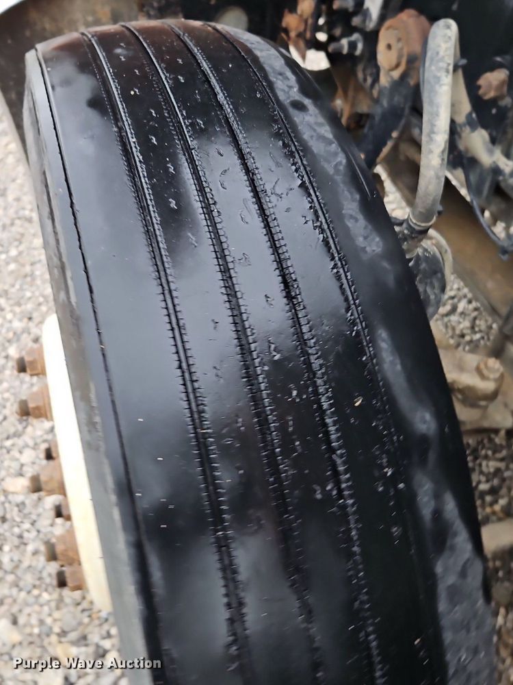 image for item EI3764 2010 Mack CHU613 semi truck