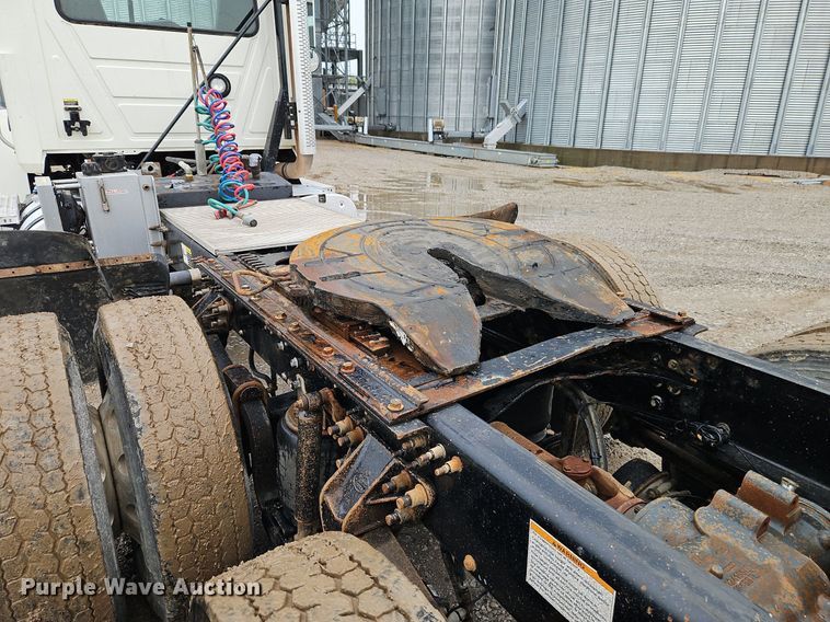 image for item EI3766 2015 Mack CHU613 semi truck