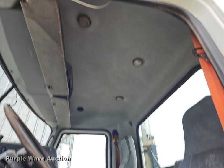 image for item EI3766 2015 Mack CHU613 semi truck