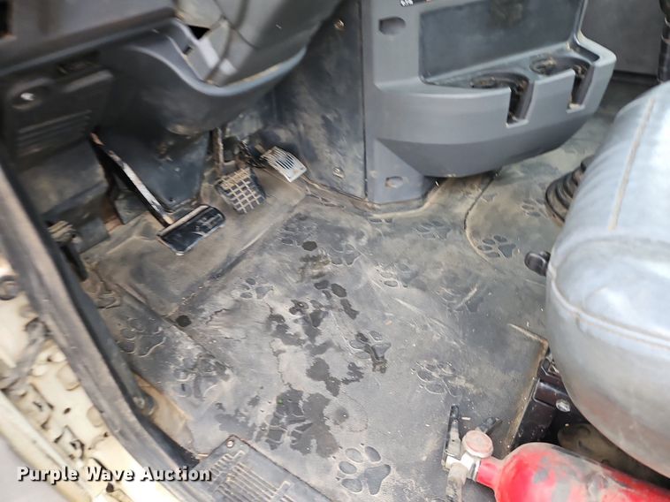 image for item EI3766 2015 Mack CHU613 semi truck