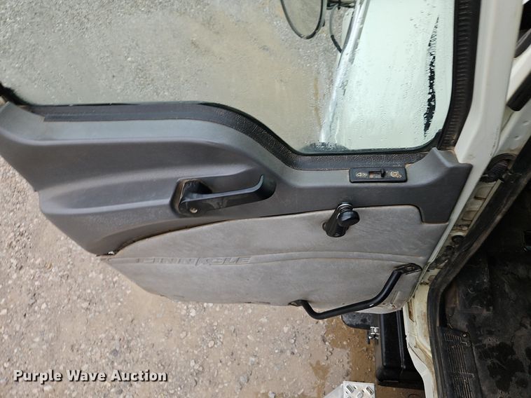 image for item EI3766 2015 Mack CHU613 semi truck