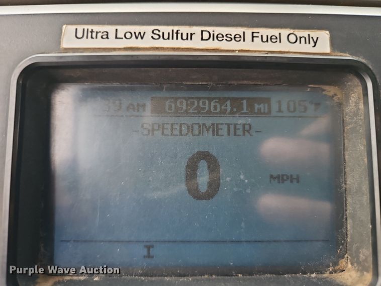 image for item EI3766 2015 Mack CHU613 semi truck