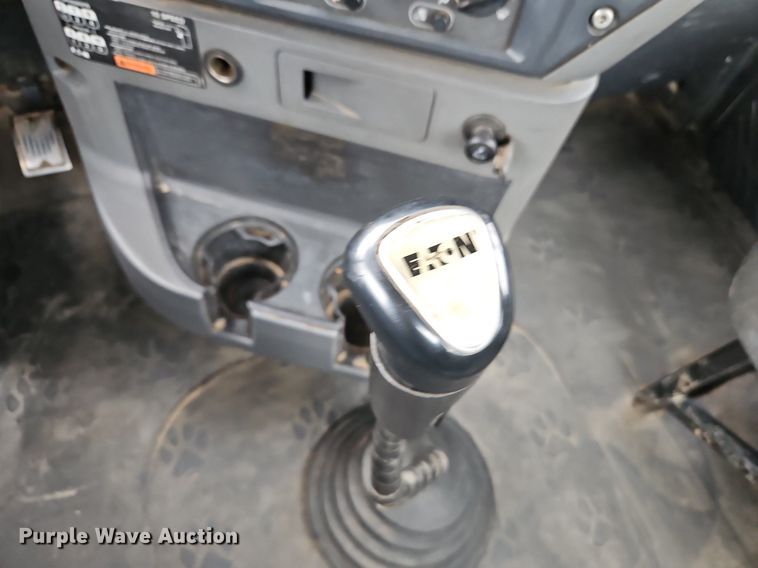 image for item EI3766 2015 Mack CHU613 semi truck