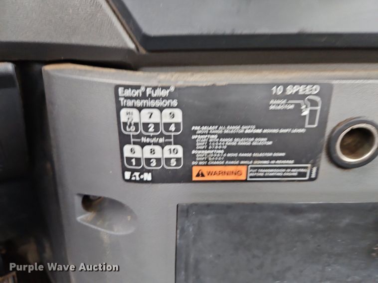 image for item EI3766 2015 Mack CHU613 semi truck