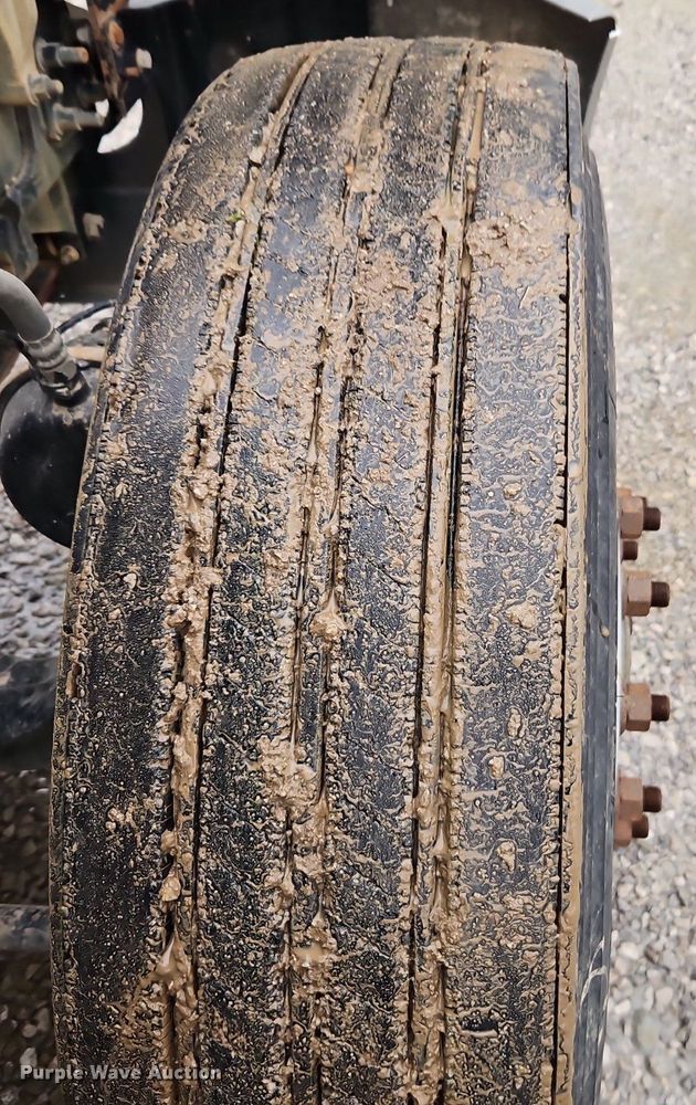 image for item EI3766 2015 Mack CHU613 semi truck