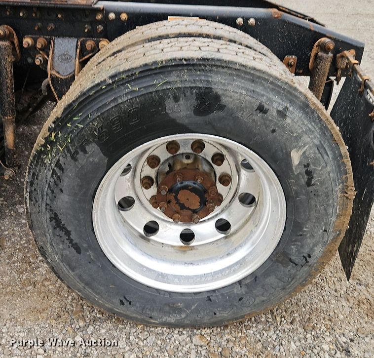 image for item EI3766 2015 Mack CHU613 semi truck