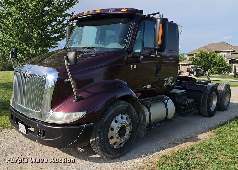 image for item EI3791 2007 International  8600 semi truck