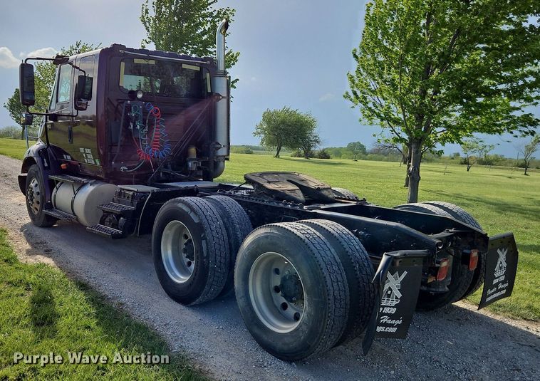 image for item EI3791 2007 International  8600 semi truck