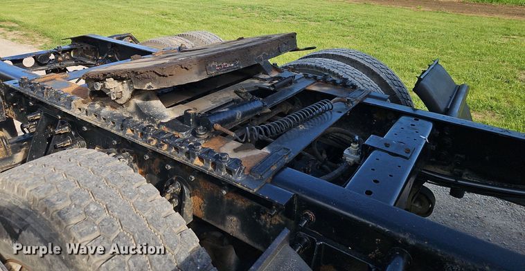 image for item EI3791 2007 International  8600 semi truck