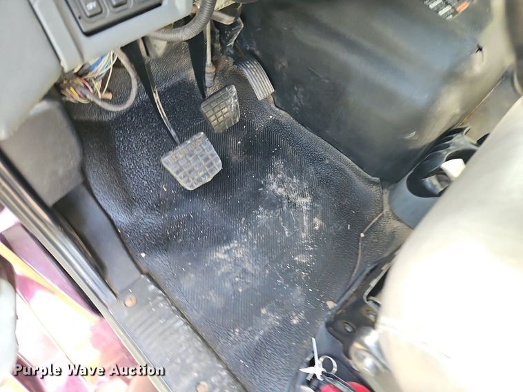 image for item EI3791 2007 International  8600 semi truck